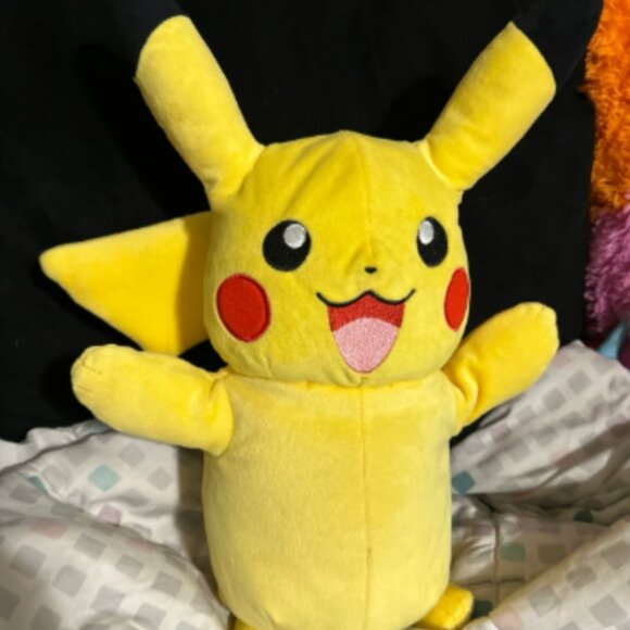 Works! Pokemon Pikachu Talking Plush 2021 - Picture 1 of 2